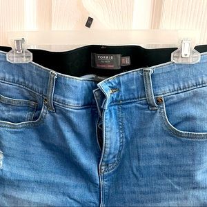 Torrid 16R frayed hem skinny jeans.